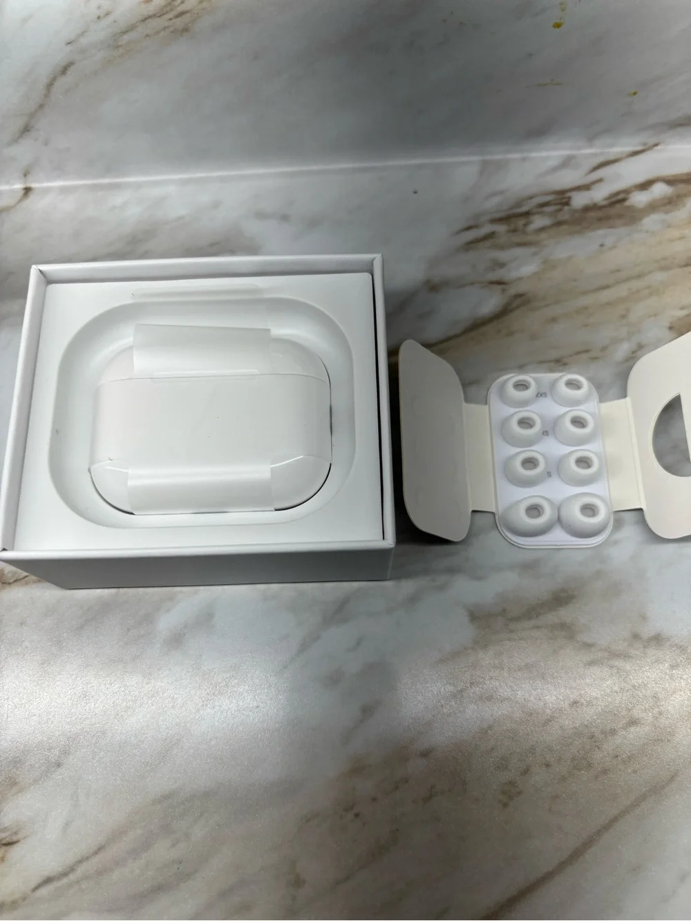 Apple White Wireless Earbuds with Charging Case